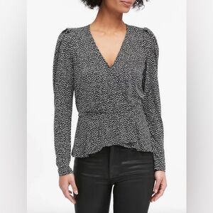 New with Tag BANANA REPUBLIC Black and White Print Blouse Size Small